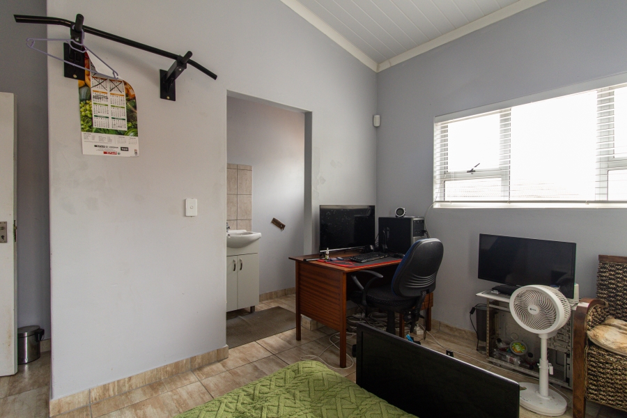 5 Bedroom Property for Sale in Myburgh Park Western Cape